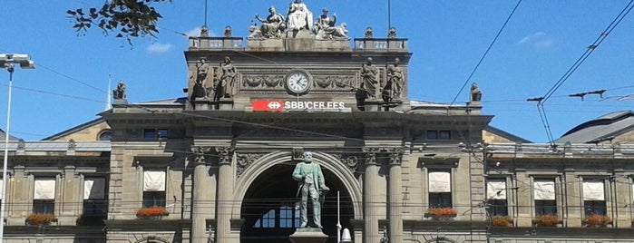 Bahnhofplatz is one of Zurich Essentials.