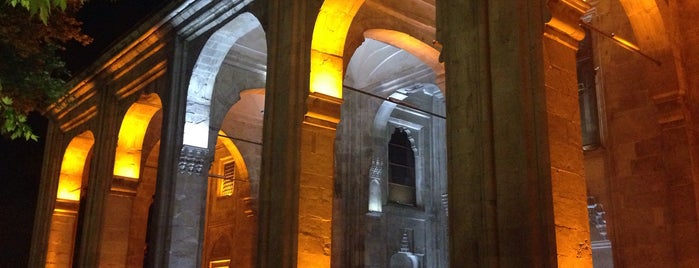 Yıldırım Bayezid Camii is one of Lieux qui ont plu à Atakan.