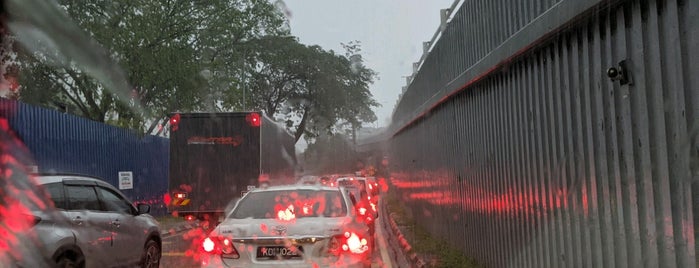 Bulatan Pahang (Roundabout) is one of Daily check point.