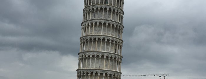 Schiefer Turm von Pisa is one of Orte, die Maru gefallen.