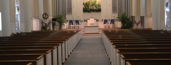 Royal Lane Baptist Church is one of Larryさんのお気に入りスポット.