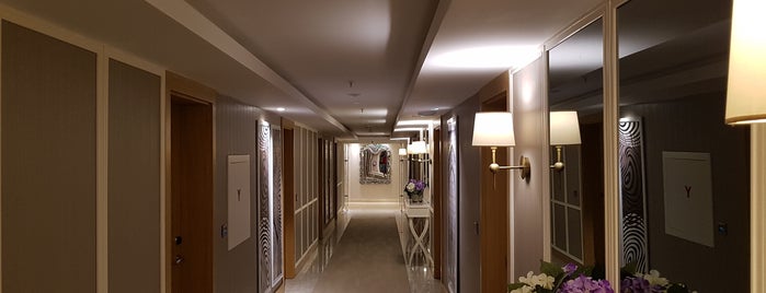 RAWDA HOTELS RESORTS ALTINOLUK is one of Tempat yang Disukai Erkan.