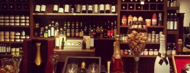 DiVino Winebar is one of สถานที่ที่ Charles ถูกใจ.