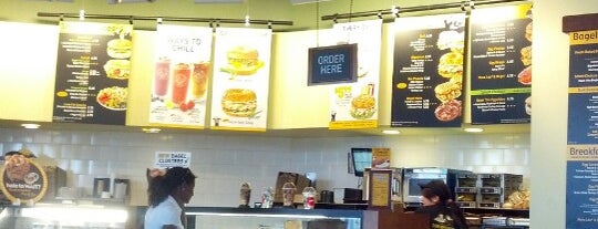 Einstein Bros Bagels is one of Blondieさんのお気に入りスポット.