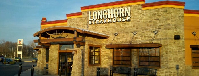 LongHorn Steakhouse is one of Tempat yang Disukai Eve.