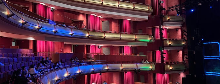 Esplanade Theatre is one of Che’s Liked Places.
