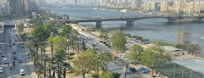 Kasr El Nile Bridge is one of Egito.
