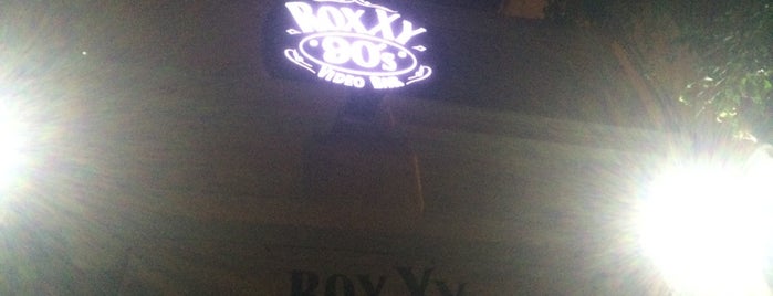 Roxy 90' Video Bar is one of Amola de rumba.