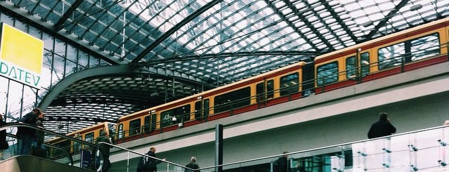 สถานีรถไฟกลางเบอร์ลิน is one of Berlin.