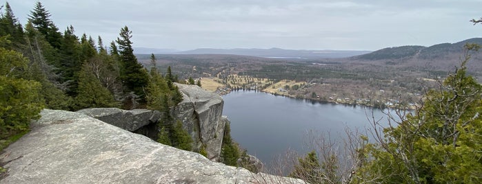 Mont Pinacle is one of Climbing.