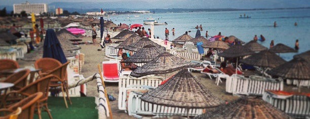 Deniz Beach Bar is one of Erkan'ın Beğendiği Mekanlar.
