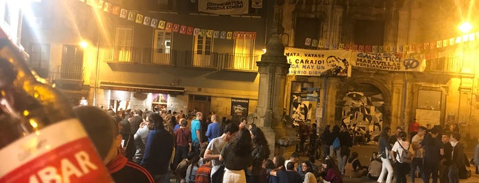 Plaza de Navarrería is one of Paseos 360° por Pamplona.