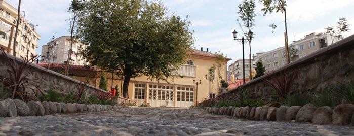 Bornova Kent Arşivi ve Müzesi is one of Müzeler™    ||   İzmir.