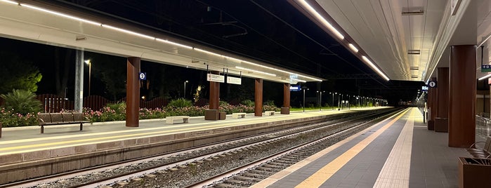 Stazione Riccione is one of Locais curtidos por Nikita.