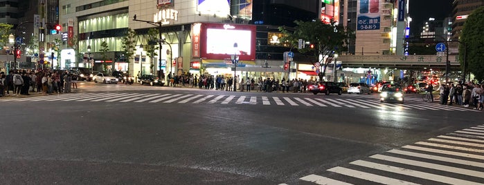 Shibuya Crossing is one of Pascha : понравившиеся места.
