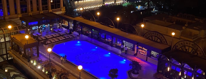 Four Seasons Hotel Cairo at First Residence is one of Anoud'un Kaydettiği Mekanlar.