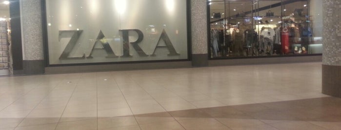 Zara is one of สถานที่ที่ Chris ถูกใจ.