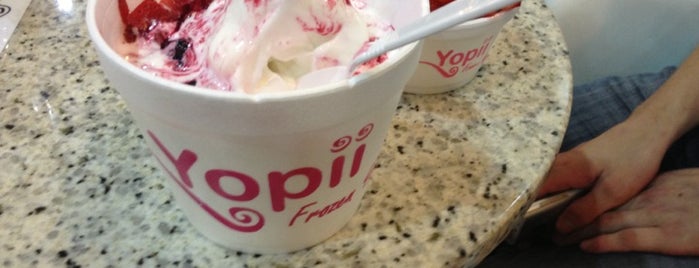 Yopii Frozen Yogurt is one of perto do pensionato.