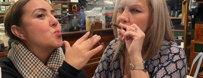 Olde Townes Smoke Shop is one of Cigar Lounges.