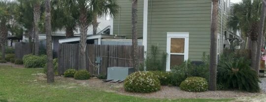 Hurricane Oyster Bar and Grill is one of Lugares guardados de Charles.