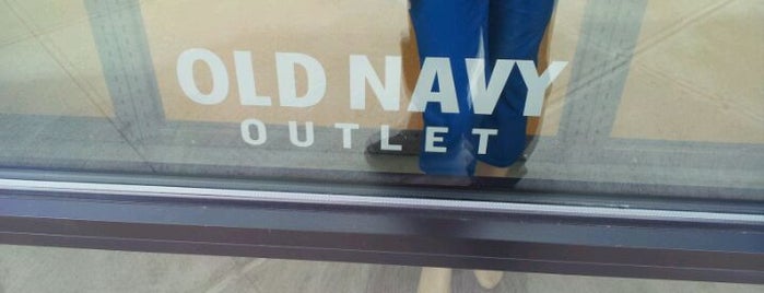 Old Navy Outlet is one of Locais curtidos por Omer.