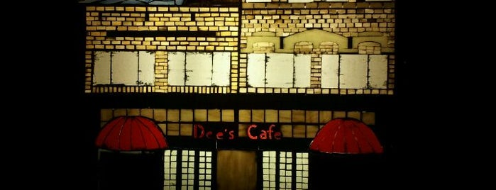 Dee's Cafe is one of Orte, die Arjun gefallen.