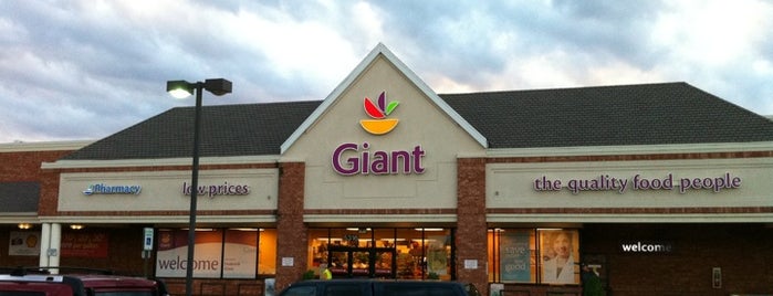Giant Food is one of Lugares favoritos de Leah.