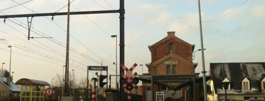 Gare de Herzele is one of Bijna alle treinstations in Vlaanderen.