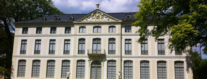 Sommerpalais is one of Lugares favoritos de Dirk.