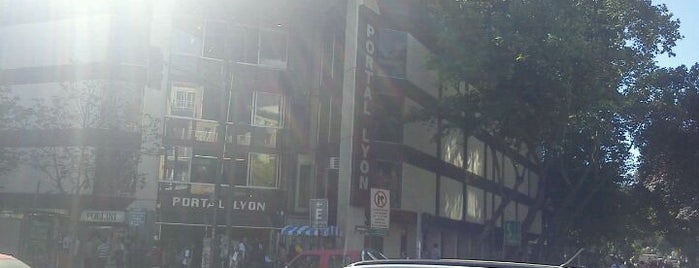 Portal Lyon is one of Shopping en Stgo..