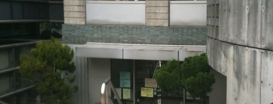 Kamikitazawa Library is one of 世田谷区立図書館.