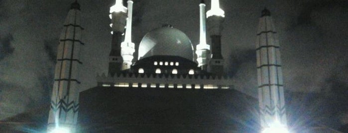 Masjid Agung Jawa Tengah (MAJT) is one of Menghapus Jejakmu...