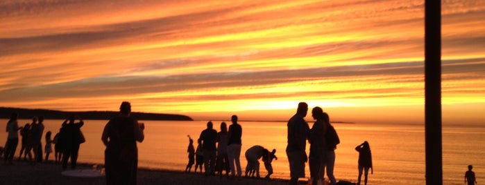 Navy Beach Restaurant is one of Montauk To-Do List.