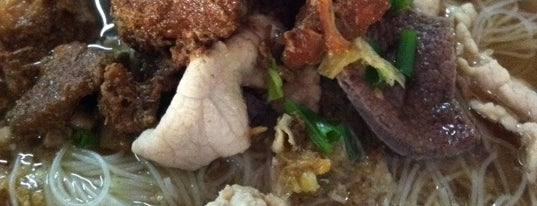 ก๋วยเตี๋ยวหมูตุ๋น ศรีย่าน is one of Feed Me.