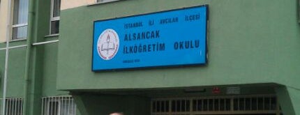 Alsancak Ortaokulu is one of Orte, die Naciye gefallen.