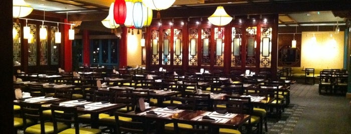 Nine Dragons Restaurant is one of Posti che sono piaciuti a ᴡ.