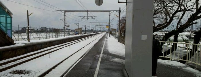 Nishi-Nyūzen Station is one of 北陸本線.