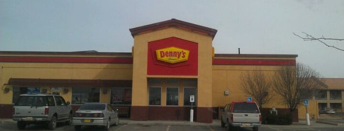 Denny's is one of Lieux qui ont plu à Chad.