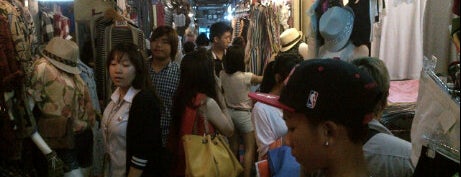 โบนันซ่า มอลล์ is one of Shopping: FindYourStuffInBangkok.