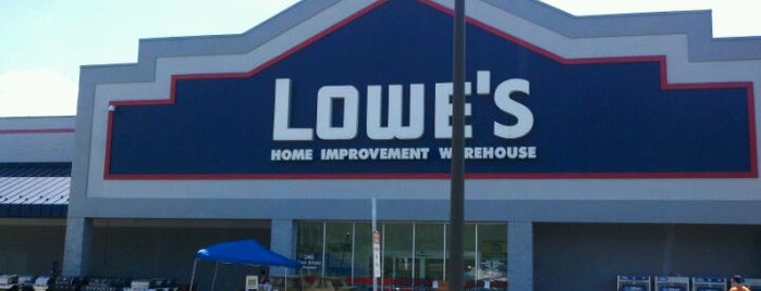 Lowe's is one of สถานที่ที่ Ryan ถูกใจ.