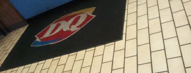 Dairy Queen is one of Tempat yang Disukai Jes.