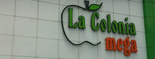 Supermercado La Colonia is one of Lieux qui ont plu à Alberto.
