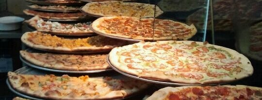 Slices Pizza is one of Lugares guardados de no.