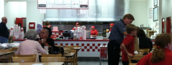 Five Guys is one of Lornaさんの保存済みスポット.