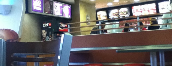 McDonald's is one of Orte, die Jose gefallen.