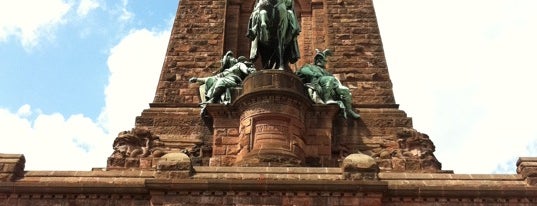 Kaiser-Wilhelm-Nationaldenkmal is one of Posti che sono piaciuti a Robert.