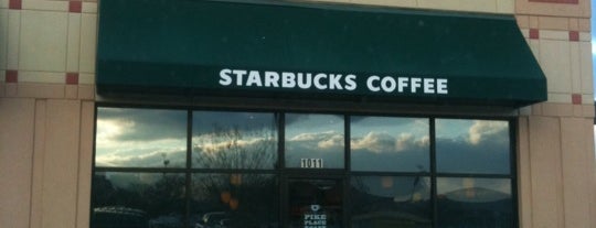 Starbucks is one of Tempat yang Disukai Youssef.