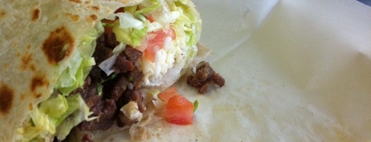 Tacos El Rey De Oro is one of Tempat yang Disukai Sarah.