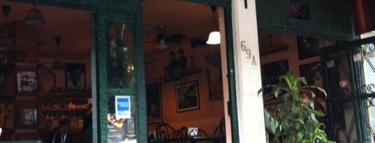 Village Cafe is one of Lugares favoritos de Juan.
