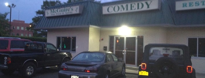 McGuire's Comedy Club is one of Thomasさんのお気に入りスポット.